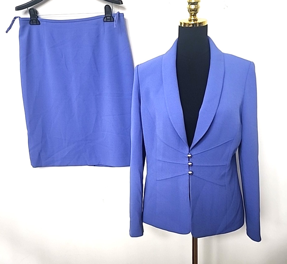 NWOT TAHARI Women’s Blue 100% PE 3 Buttons 2Pc Skirt Suit Size 8