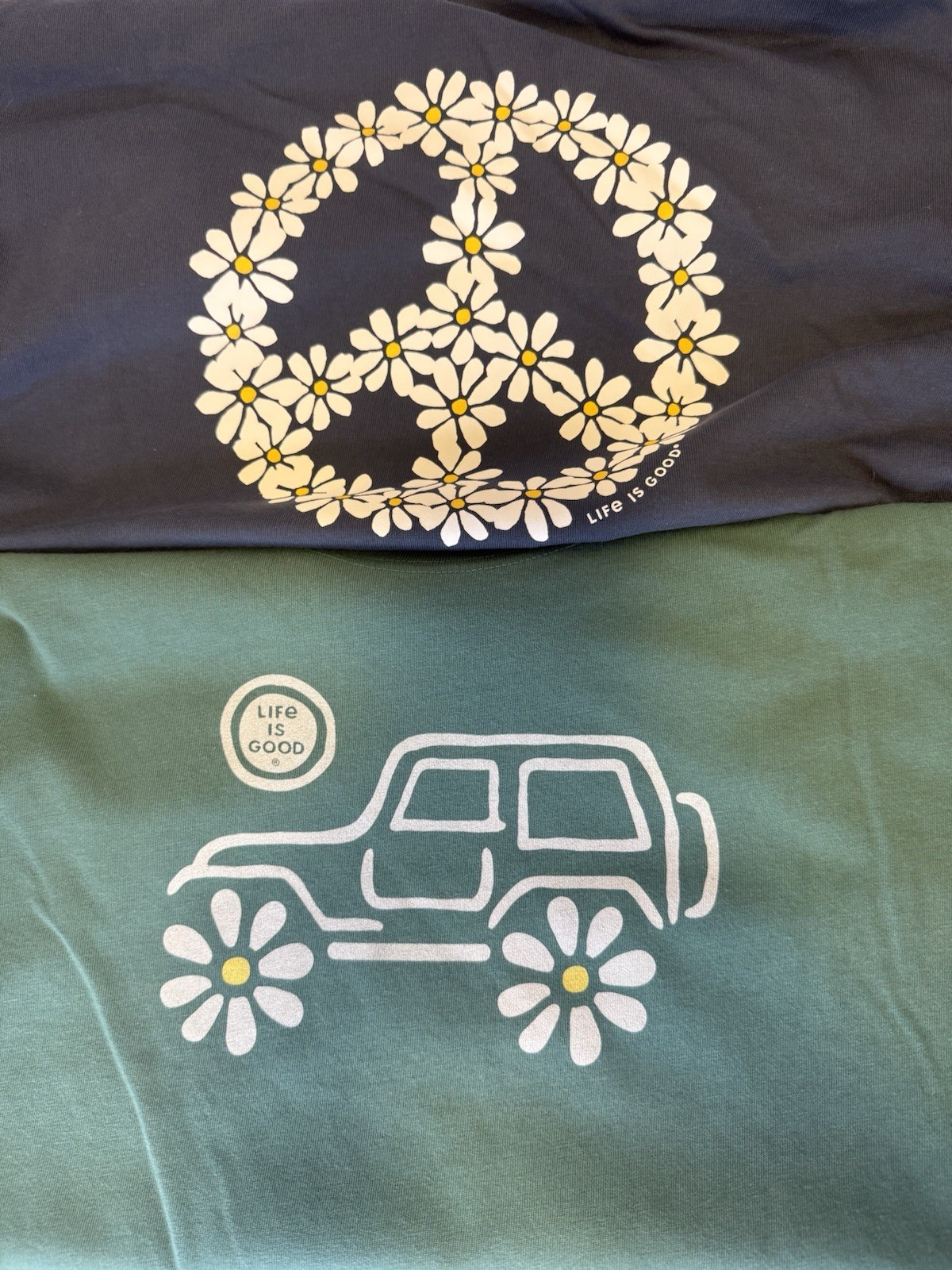 Life is Good Lot of 2 Tee Shirts Blue White Daisy Peace Sign Green Jeep Size 2XL