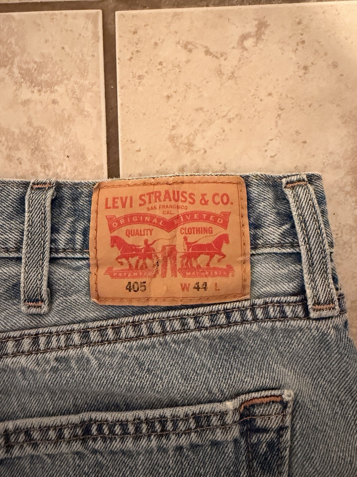 Levi’s 405 Men’s Light Wash Blue Denim Jean Shorts 5-Pocket