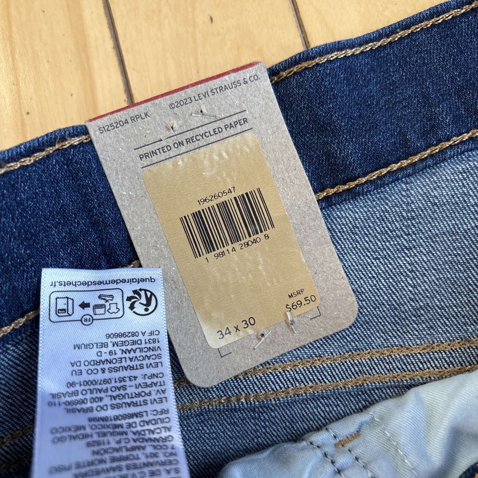 NWT Levi’s 311 Shaping Skinny Jeans Women’s Size 34Wx30L Dark Wash Distressed
