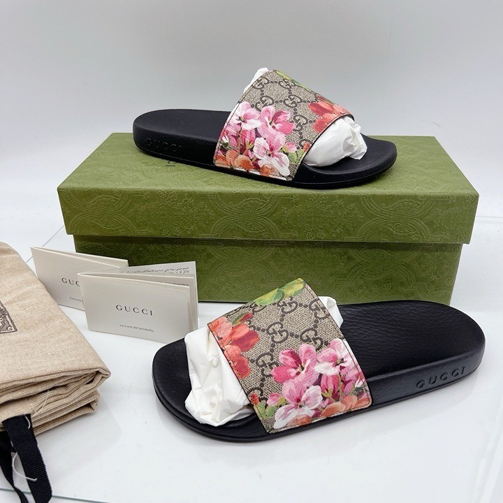 Gucci GG Bloom Supreme Floral Slides Sandals Womens EU 37 US 7- Authentic