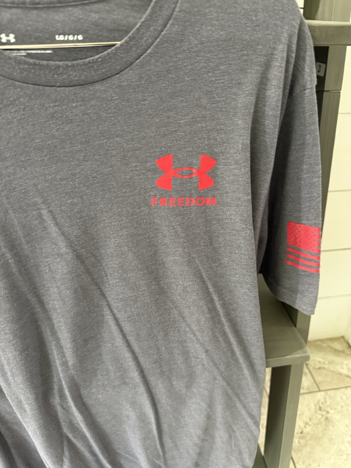 Under Armour Men’s Freedom Patriotic Graphic Logo T-Shirt Gray Short Sleeve L