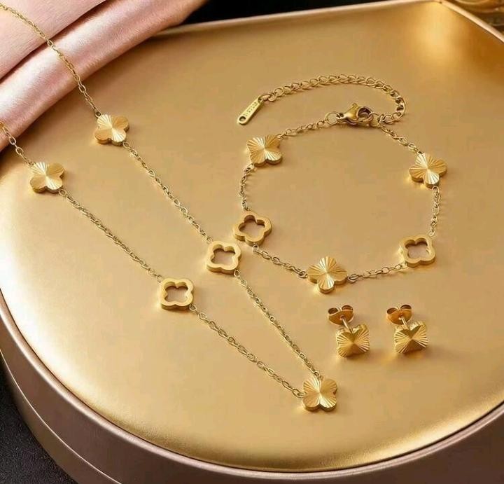 GOLD STAINLESS STEEL CLOVER JEWELRY SET NECKLACE BRACELET EARRINGS WOMEN FASHION