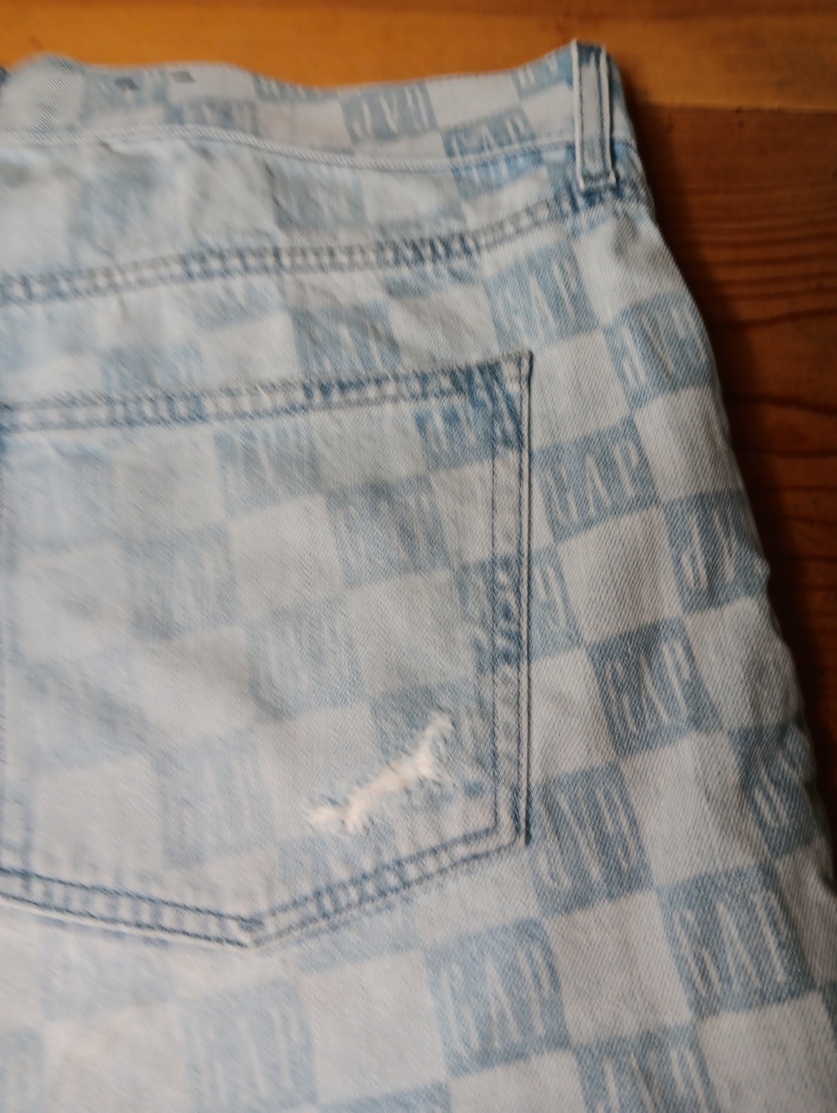 GAP Low Stride Jean Short Women 32 14R All Over Print Logo Lightwash Distressed