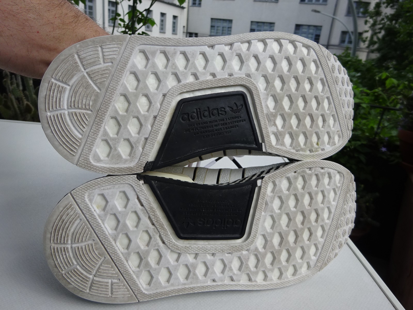 Adidas FY2108 NMD R1 V2 Dazzle Pack Cloud White trainers size 37 1/3 (UK4.5) for new