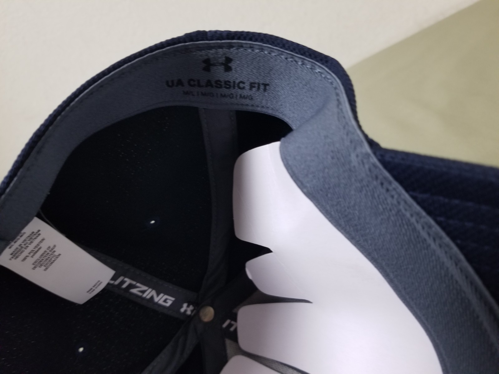 New Under Armour Classic Fit Mens Fitted Baseball cap.