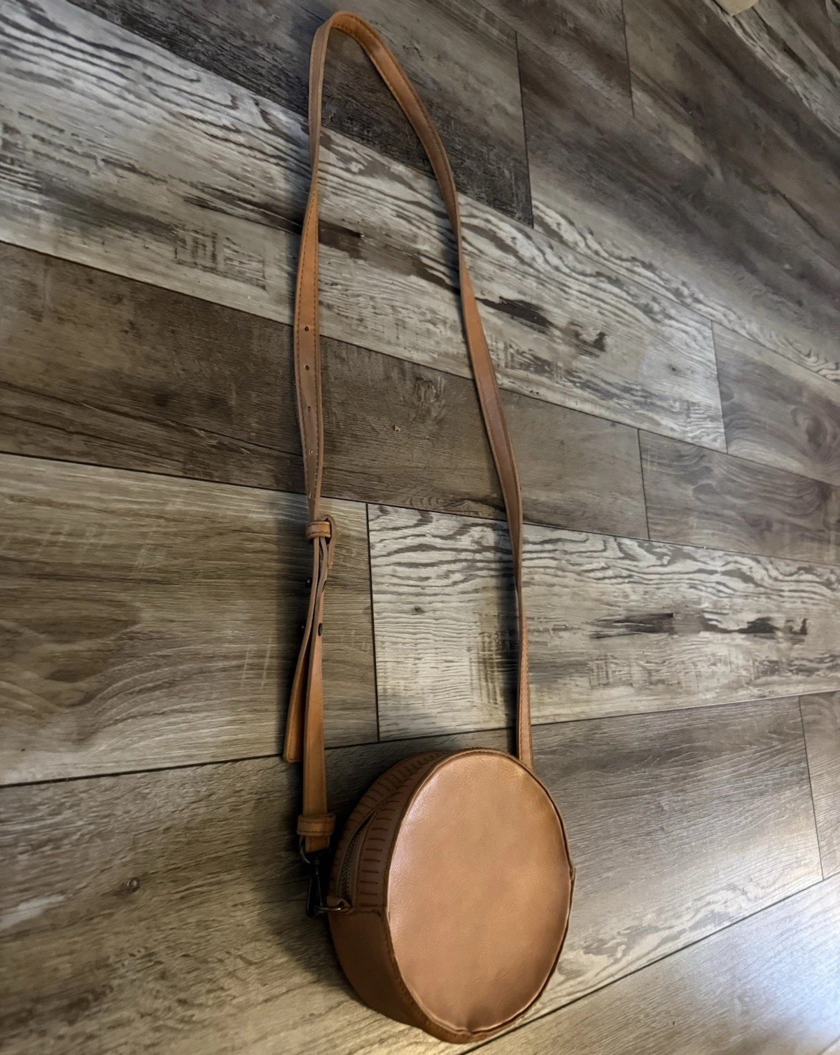 Universal Thread Tan Solid Round Crossbody Bag Zip Gold Hardware Detach Strap