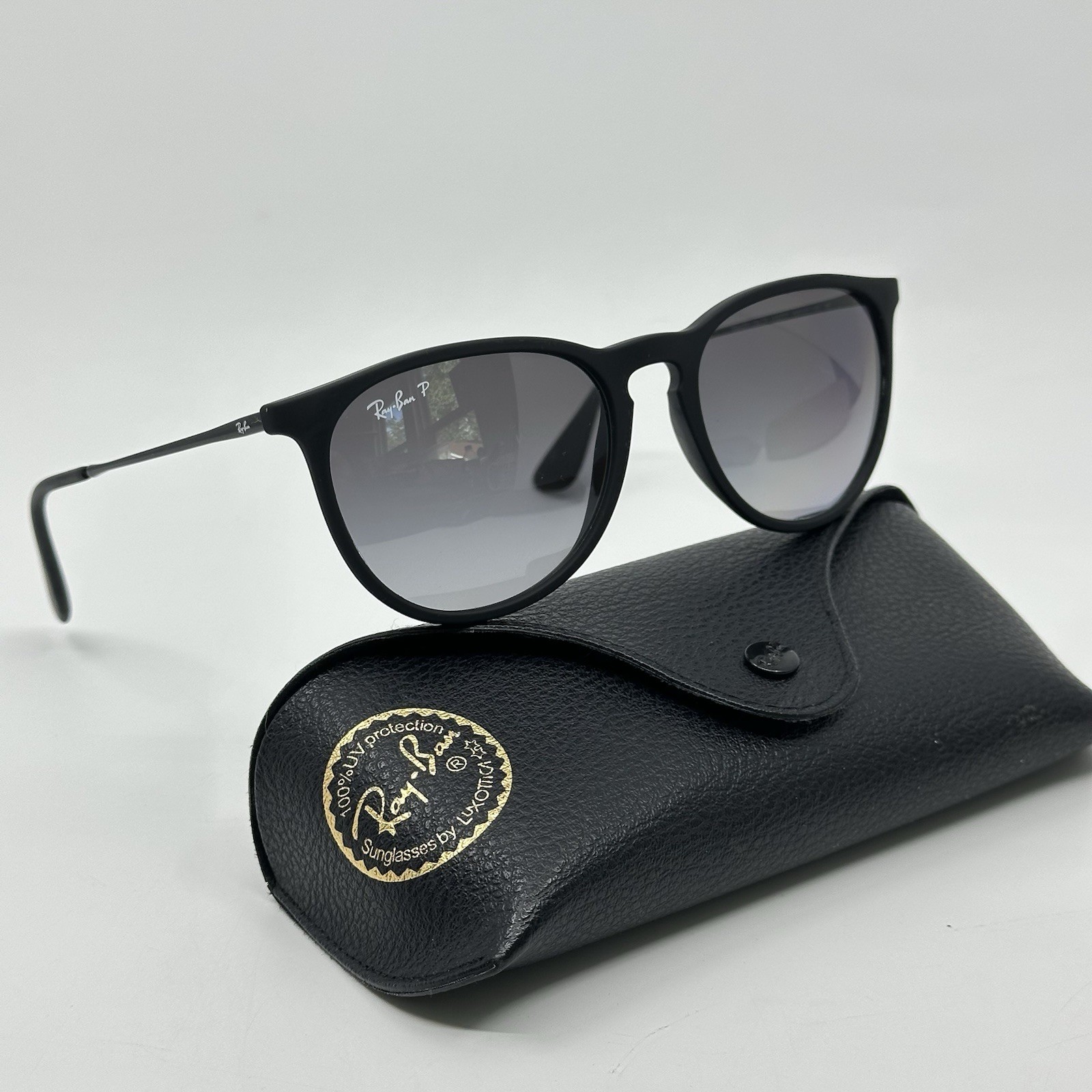 Ray-Ban Erika Sunglasses Womens Black Round Gradient Polarized RB4171 622/T3