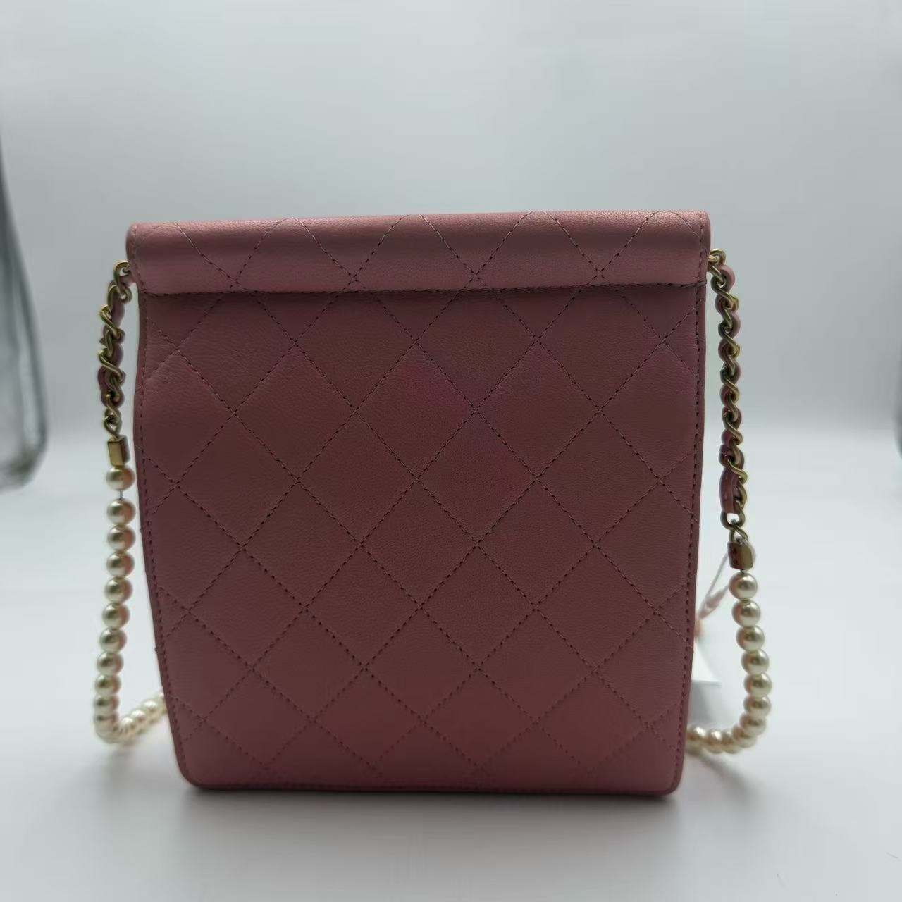 CHANEL pink diamond pearl chain vertical box bag H22919