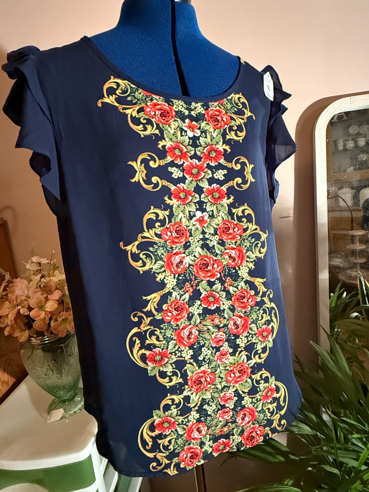 OLM Navy blue blouse Women’s XL sleeveless with red flowers and gold design