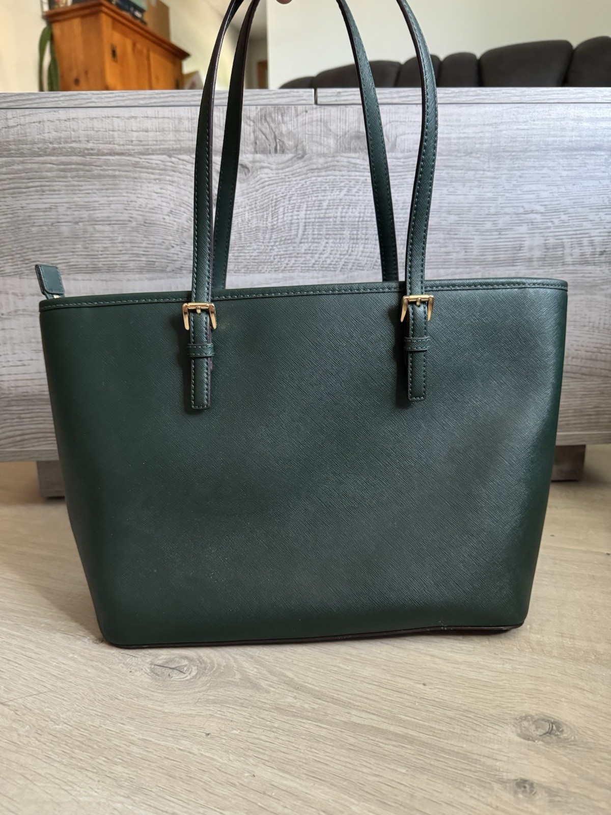 Michael Kors Women’s Jet Set Medium Saffiano Leather Top-Zip Tote Bag