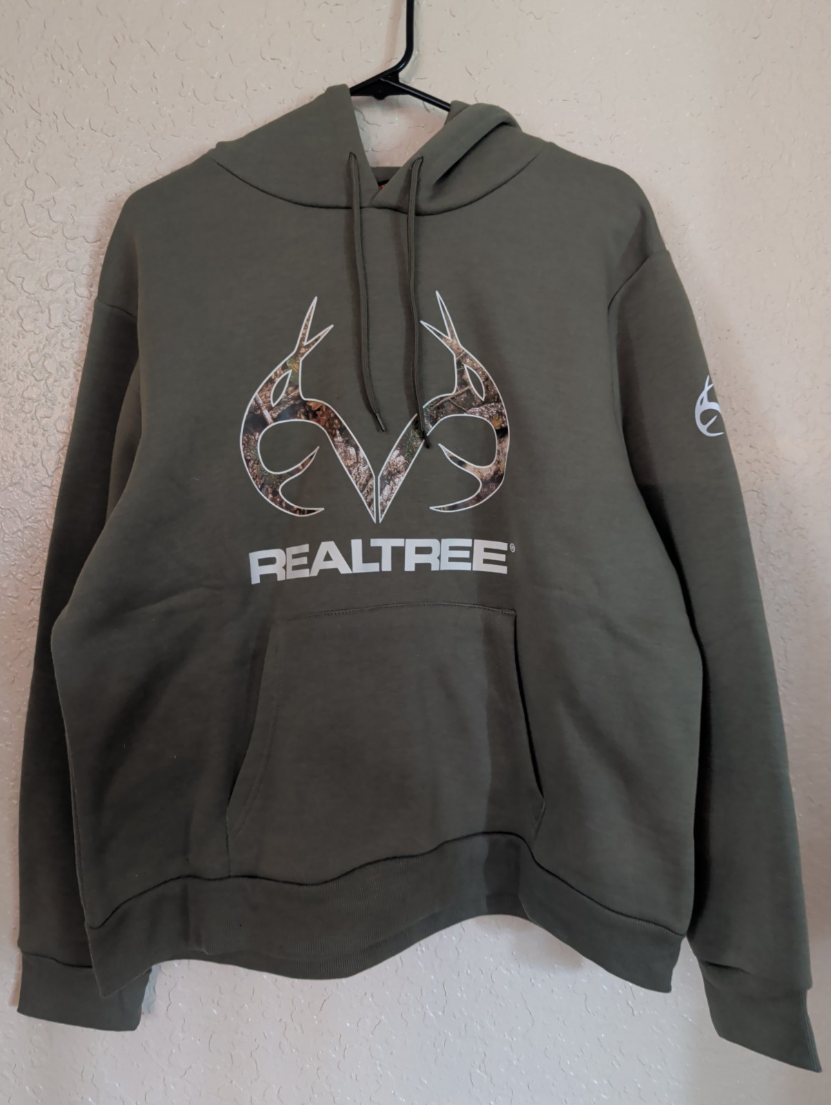 Realtree Light Green Men’s Pullover Hoodie Sweatshirt Camo Logo