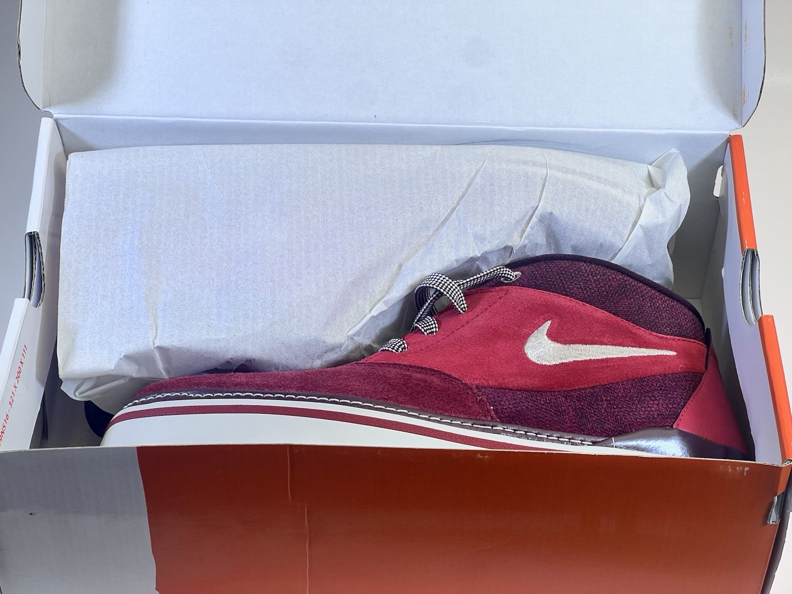 Nike 6.0 Brazen Team Red Light Bone Men’s Size 8.5 Mid Skate Shoes 407715-600