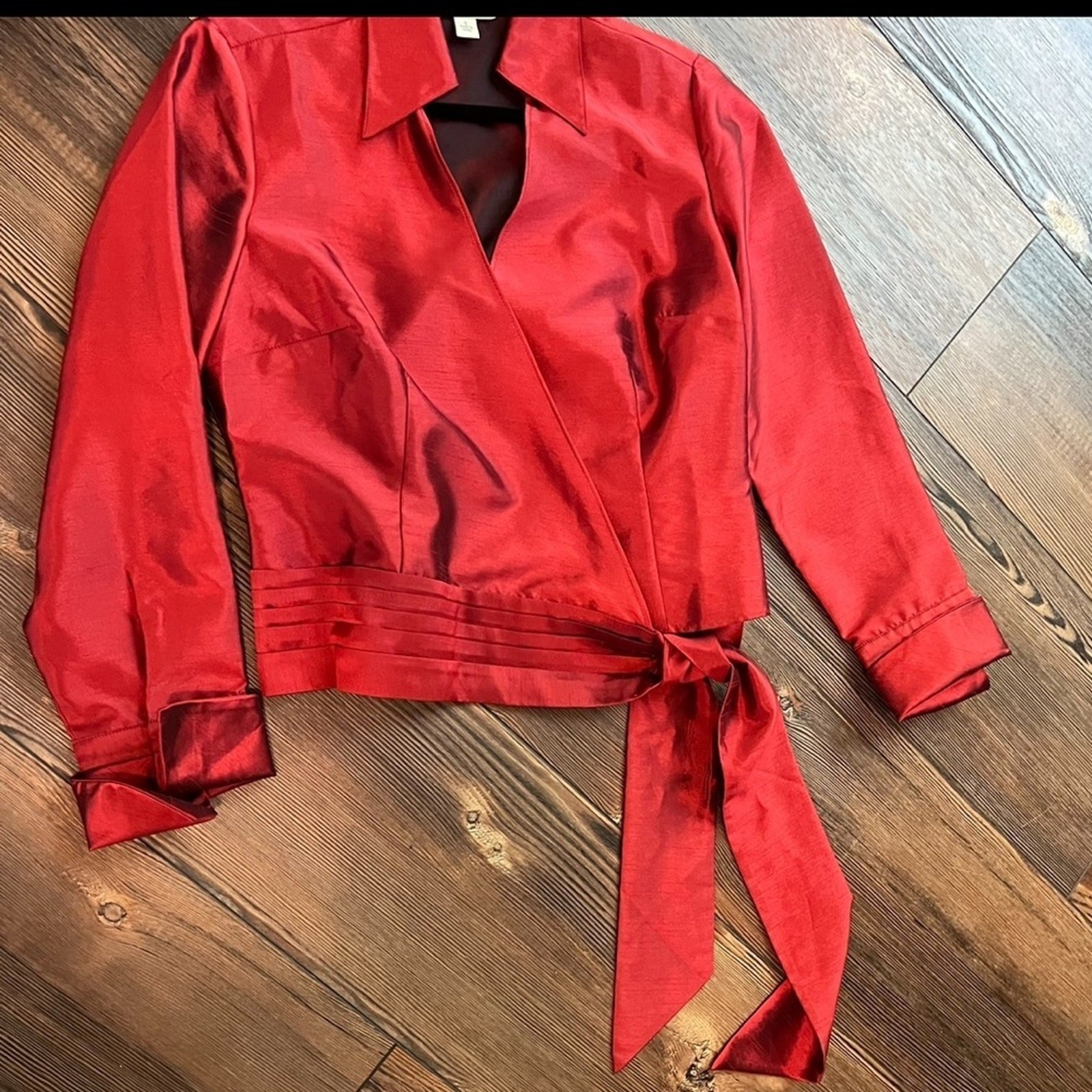 Coldwater creek faux silk deep red wrap top size small red the color