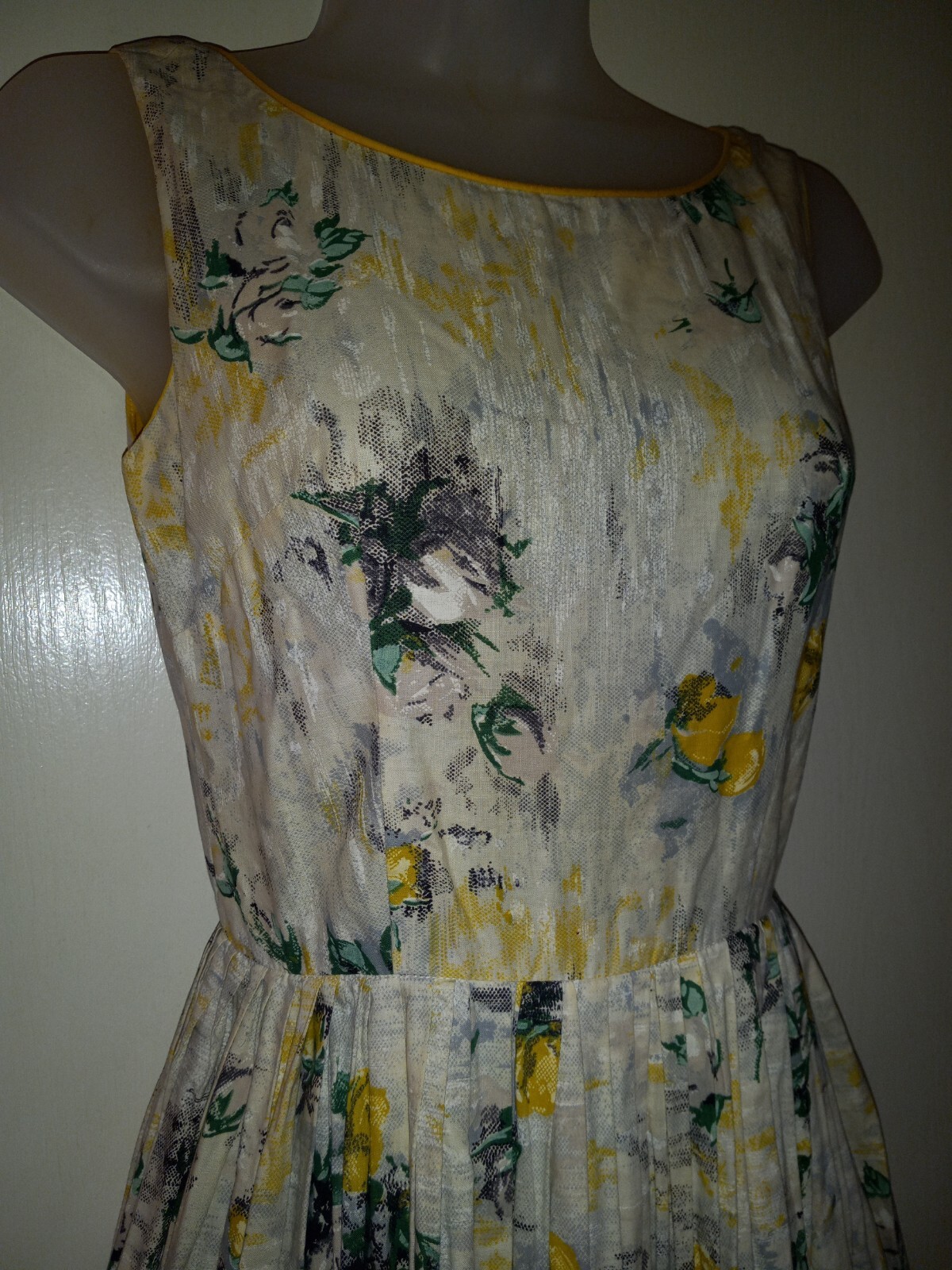 Vintage 50s Yellow Rose Bouquet Novelty Print Cotton Swing Dress VLV XS