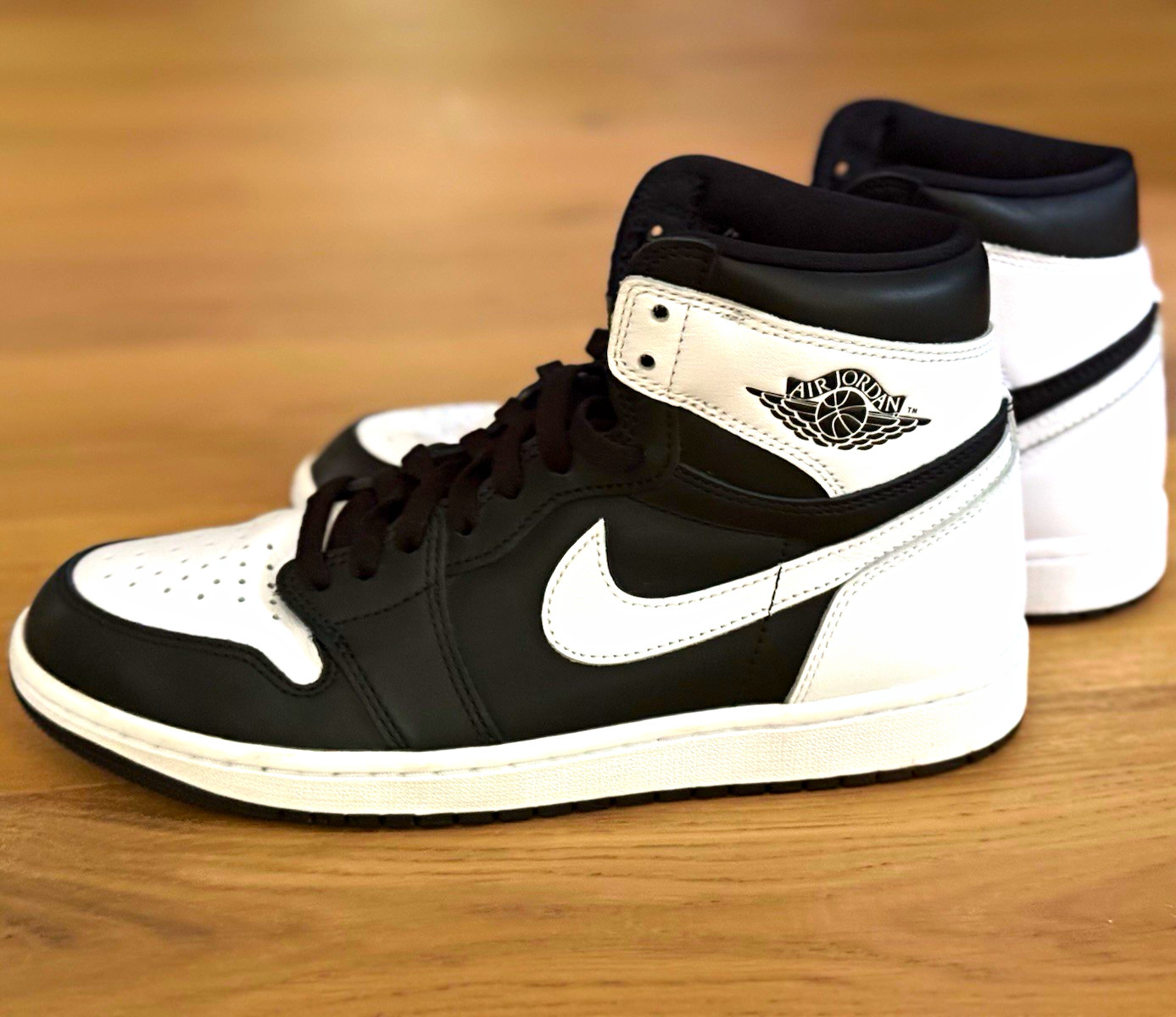 Jordan Air Jordan 1 Mid Top Leather Sneakers Black/White Colorblock Lace-Up
