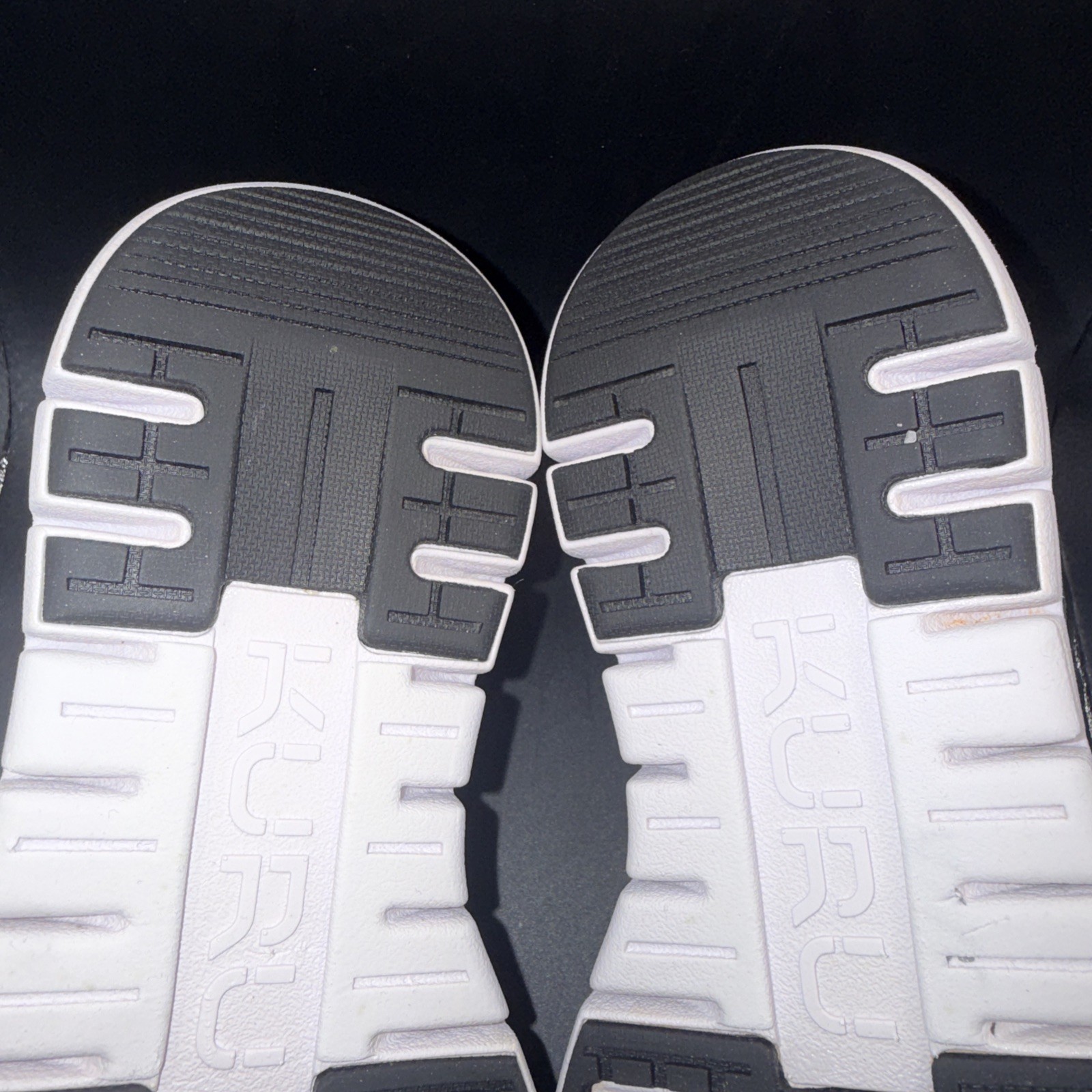 Size 5 Wide – KURU Flex Vía Jet Black-Bright White Wmns, Clean, No Box, Great