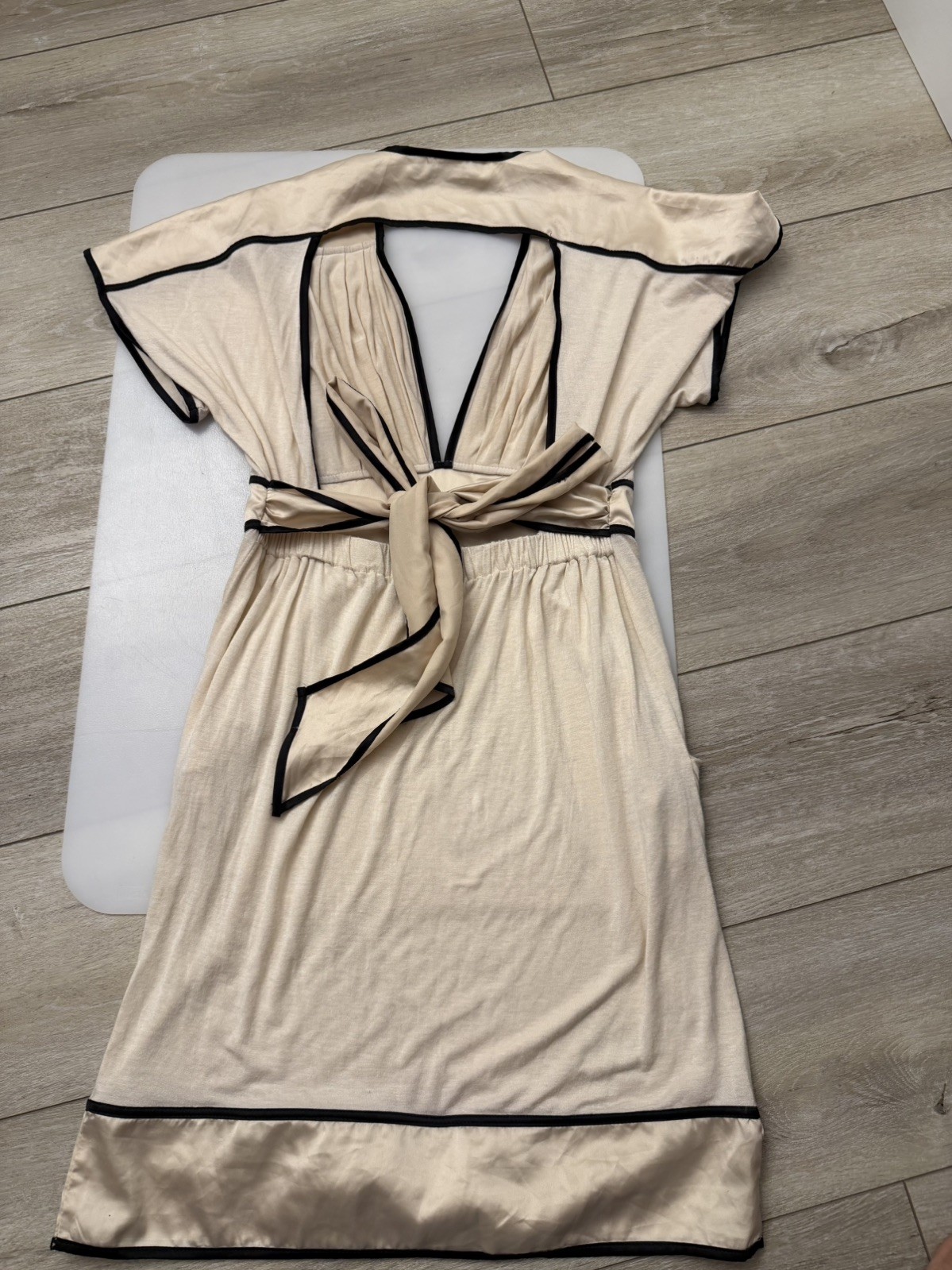 Urban Behavior Champagne Open Back Tie Dress | Contrast Trim | Size M
