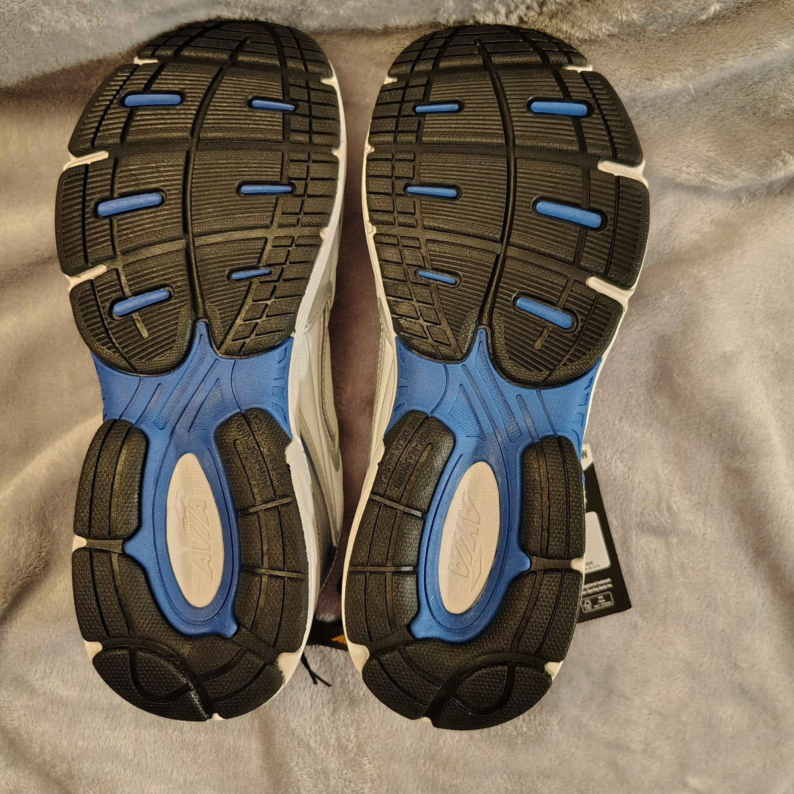 NEW W/ Tags AVIA Women’s Blue & Silver 5000 Sneakers Odor Control Size 9 1/2 W
