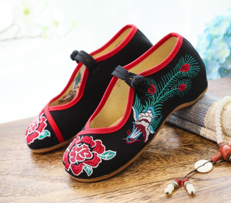 New Women’s Cotton Cloth Shoes Floral Flats Chinese Style Embroidery Shoes Gift
