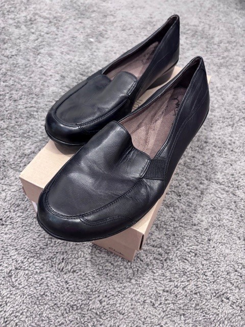 Clarks Womens Loafer Sara Erin Black – Worn Once – Size 10M – Very Good Conditio