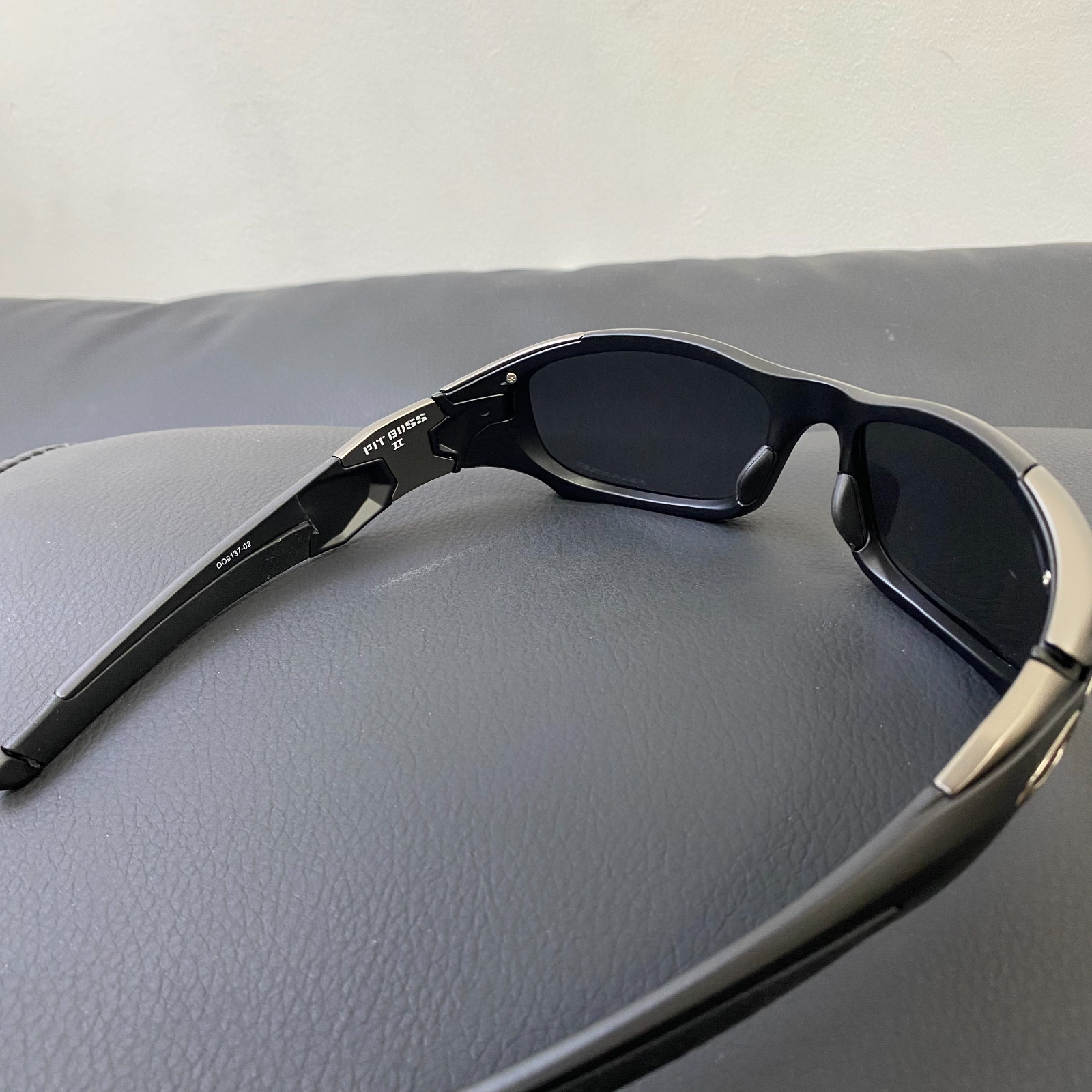 Vintage Oakley Pit Boss 2 Sunglasses OO9137 Gorpcore Silver Lens Matte Black