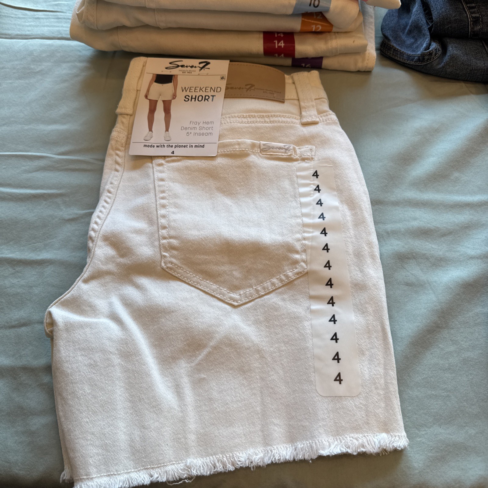 Seven7 Women’s Mid-Rise Comfort Stretch Weekend Shorts