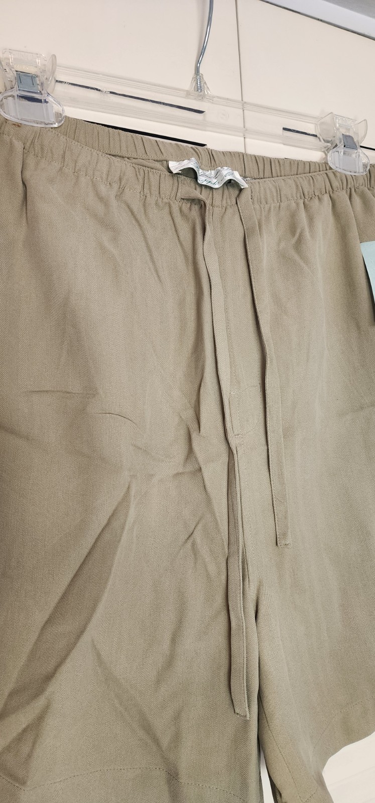 NWT Pineapple Moon 100% silk shorts sz S olive green pockets split side bottom