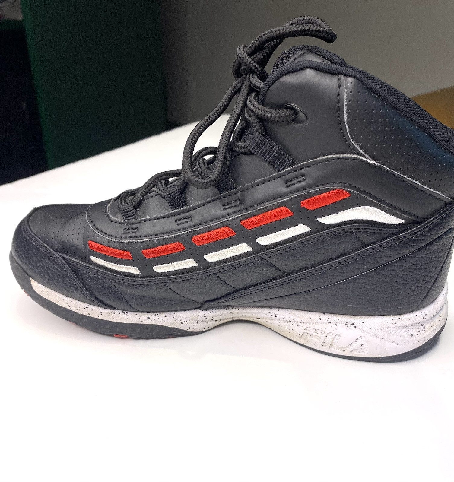 Fila Spitfire Women’s Sneakers Size 6 AUS / 36 EUR /4 US Cleats Black