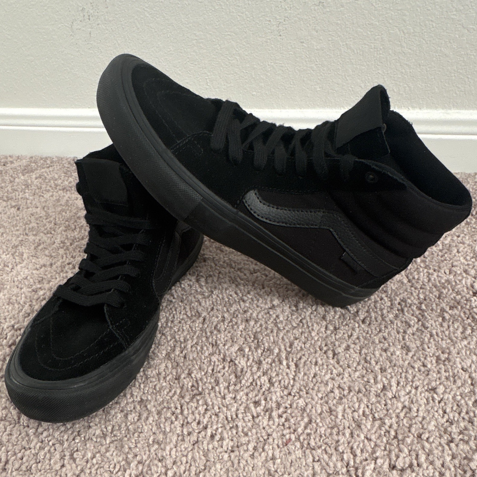 VANS Sk8-Hi Men’s Black High Top Suede Lace-Up Classic Sneaker