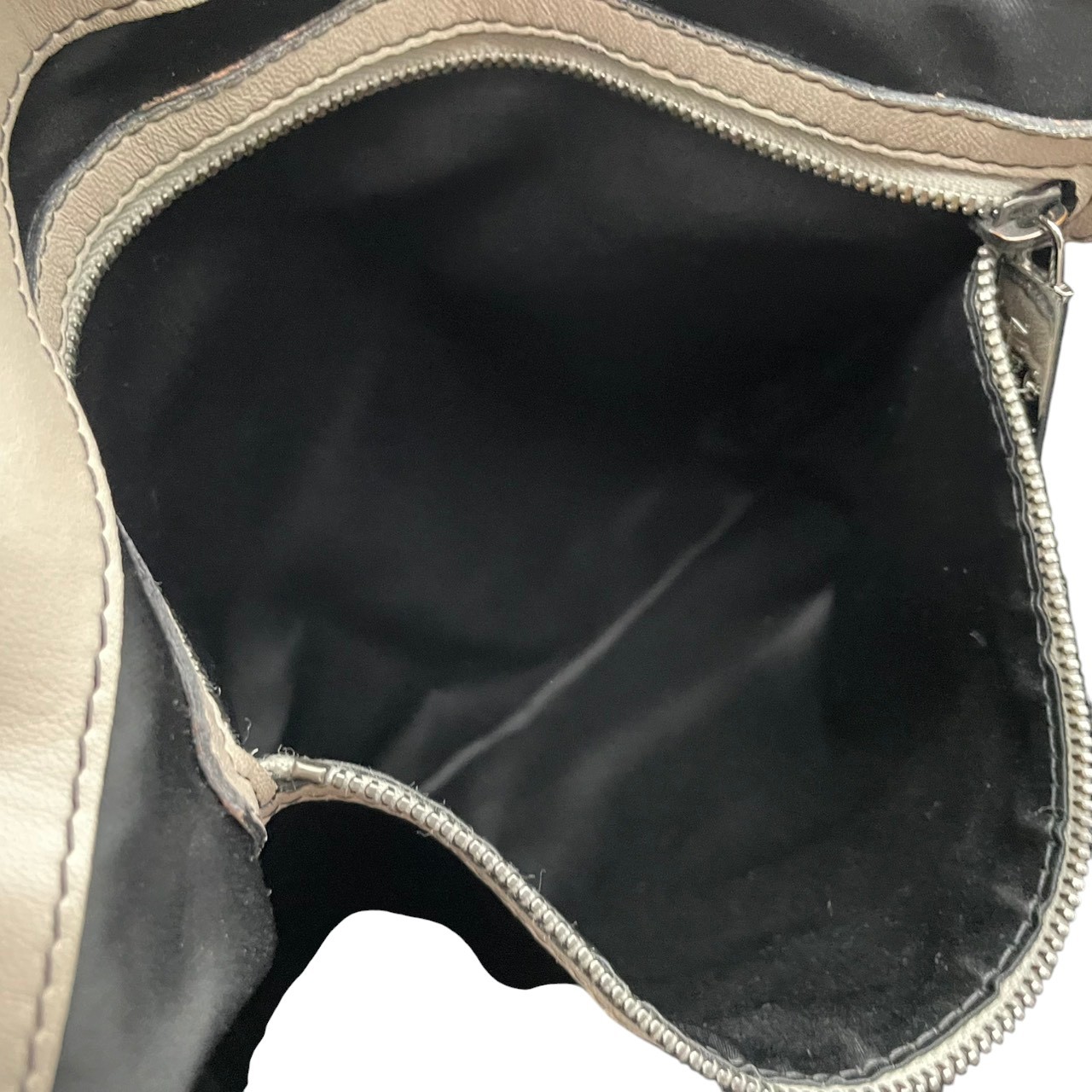 Authentic VALENTINO GARAVANI Ruffle Hobo Bag Handbag Leather Gray Women