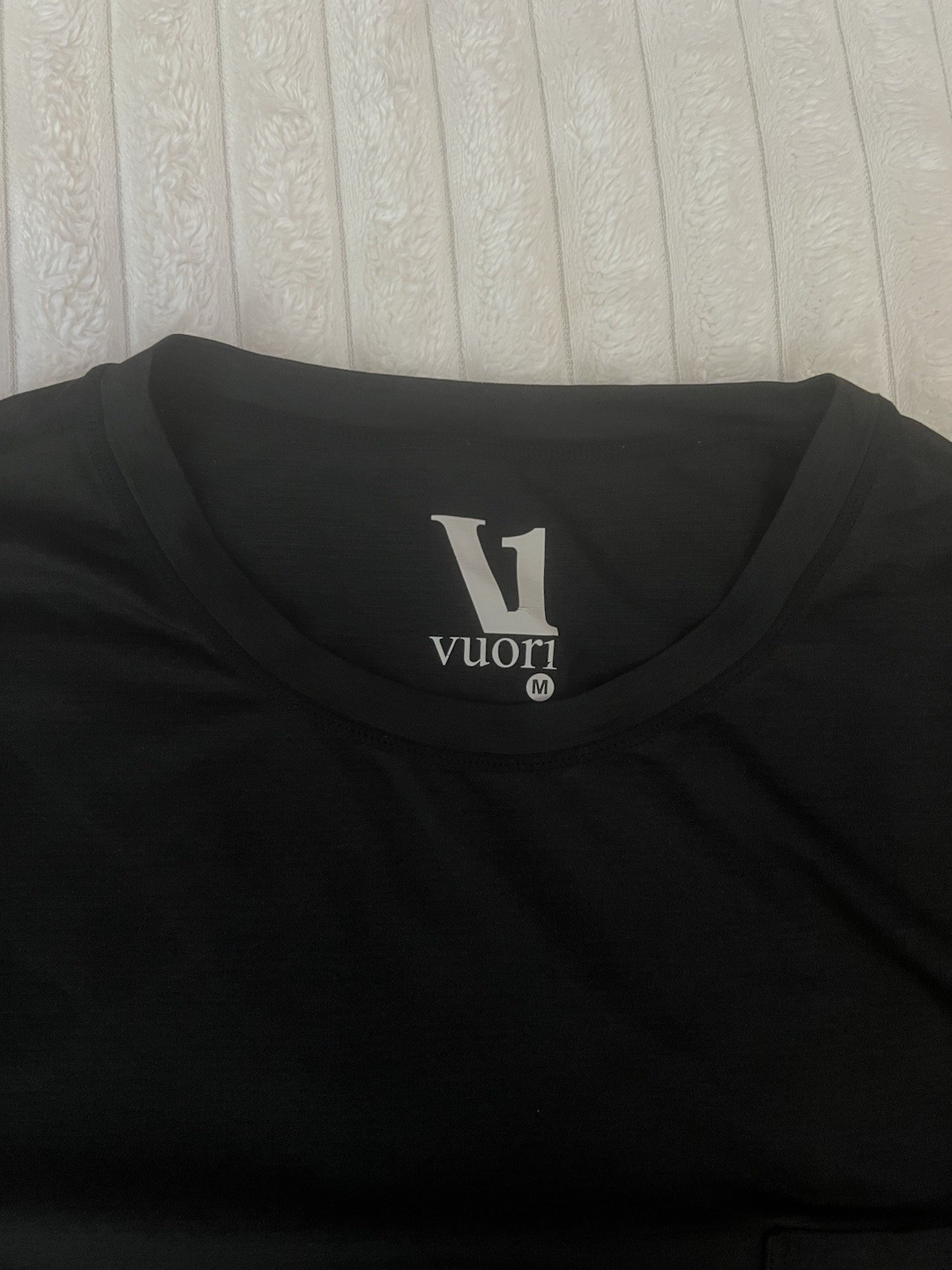 Vuori Tradewind Performance Tee T-Shirt Mens Medium Gym Workout Training Pocket