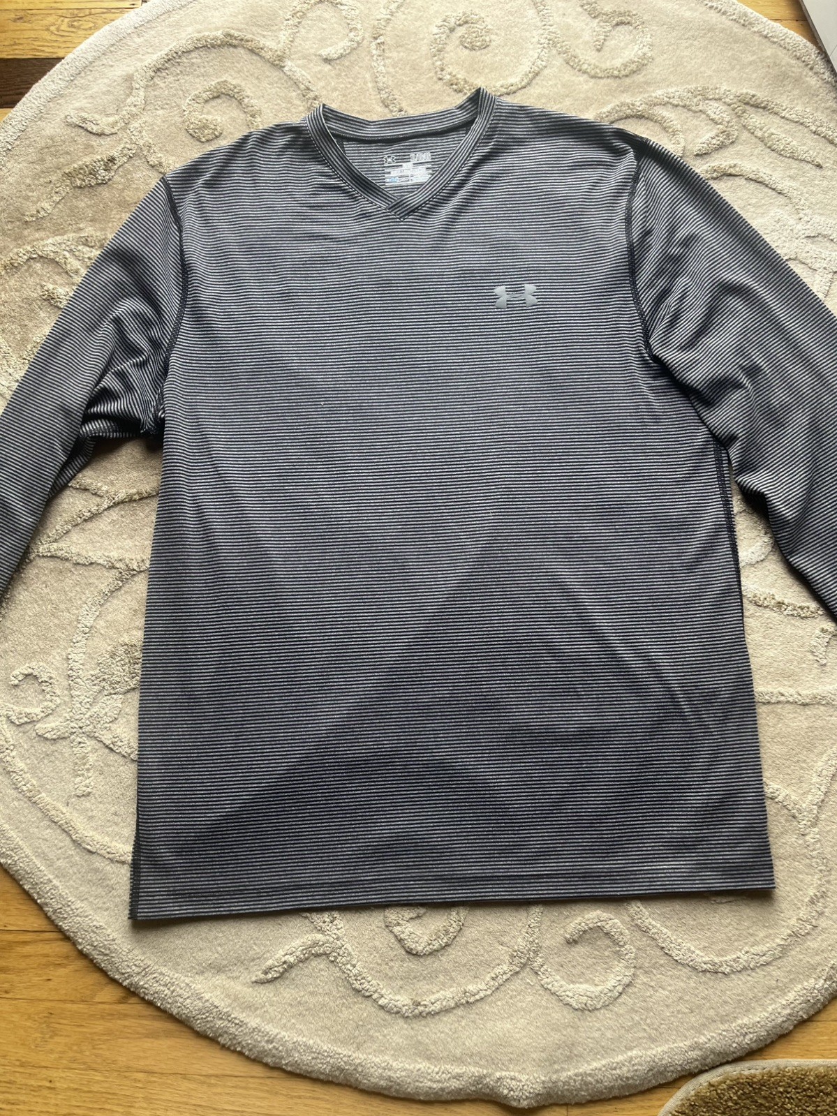 Under Armour Men’s Fitted Long Sleeve Shirt – Black & Gray Striped