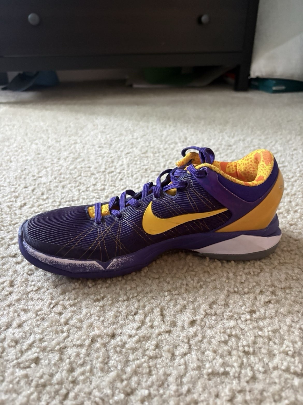 Nike Men’s Basketball Low Top Lace-Up Sneakers Purple/Yellow Colorblock Rubber