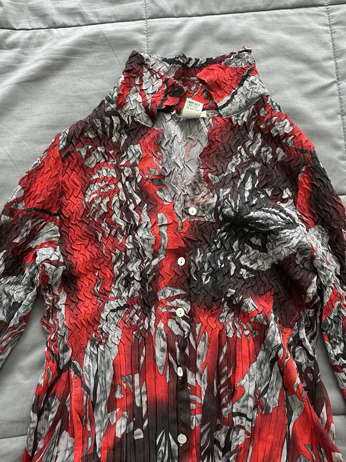 Alberto Makali Y2K Crinkle Pleated Blouse Red Gray Abstract Bell Sleeve Tunic L
