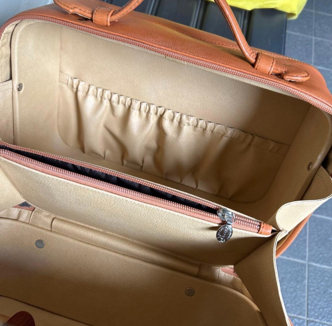 [Authentic] Ferrari Leather Boston Bag Duffel Bag Vintage Limited Edition