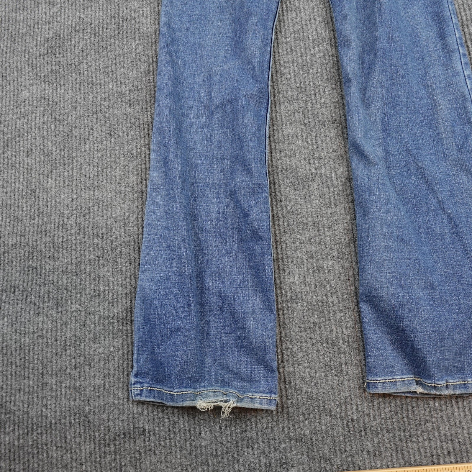 Wrangler Bootcut Jeans Womens 7 X 34 Medium Wash Blue Low Rise Stretch Denim