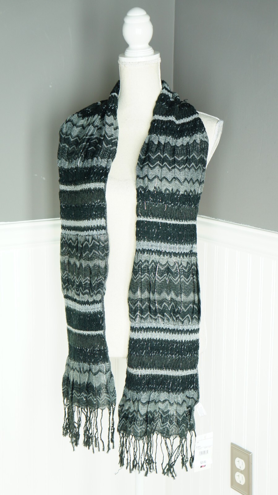NWT Scarf Womens O/S Black Chevron Pattern Pleated Metallic Tassel MSRP $25