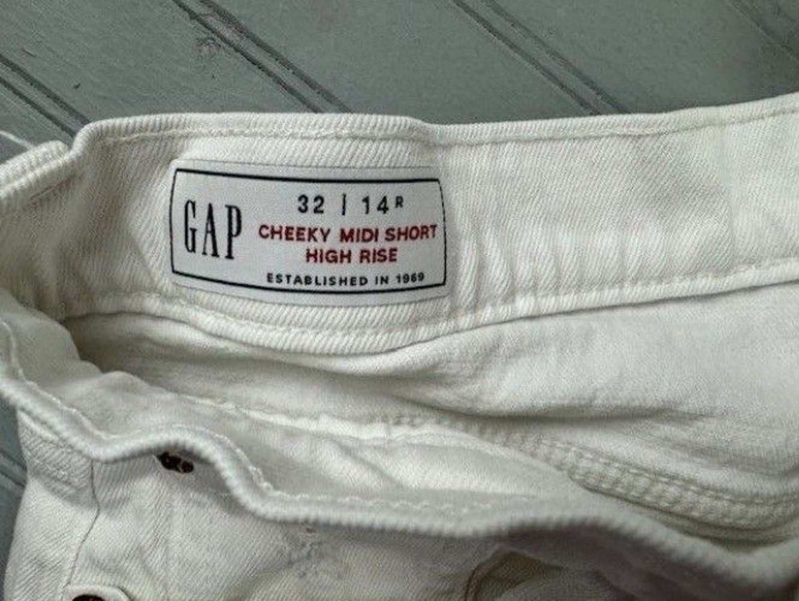Gap Size 32 14 Womens Shorts White Cheeky Midi High Rise Cut Off Cuff Stretch
