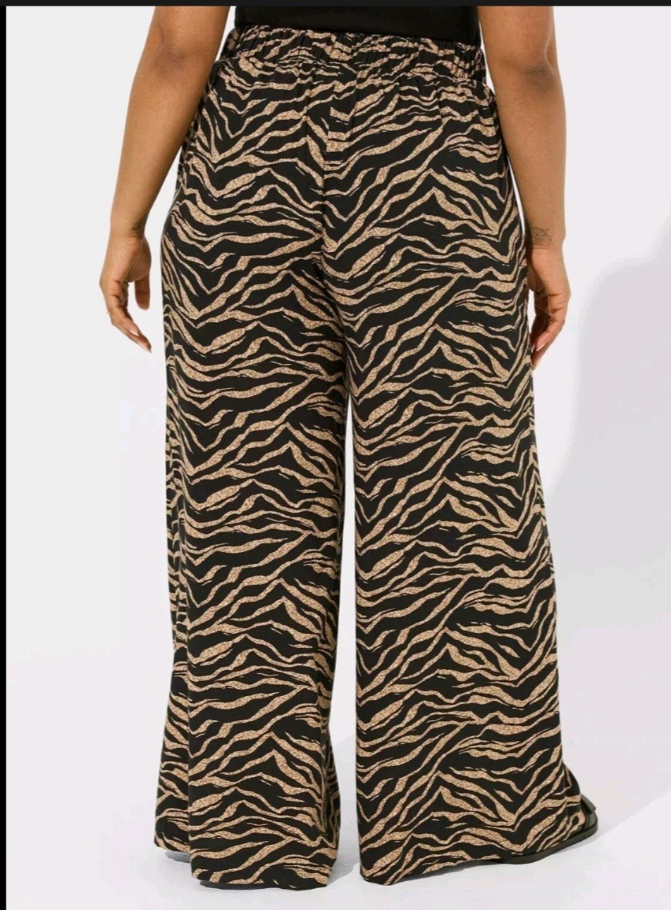 NEW Torrid Wave Tiger Print Wide Leg, Flowy Comfort Womens Sz OR Pull on Pants