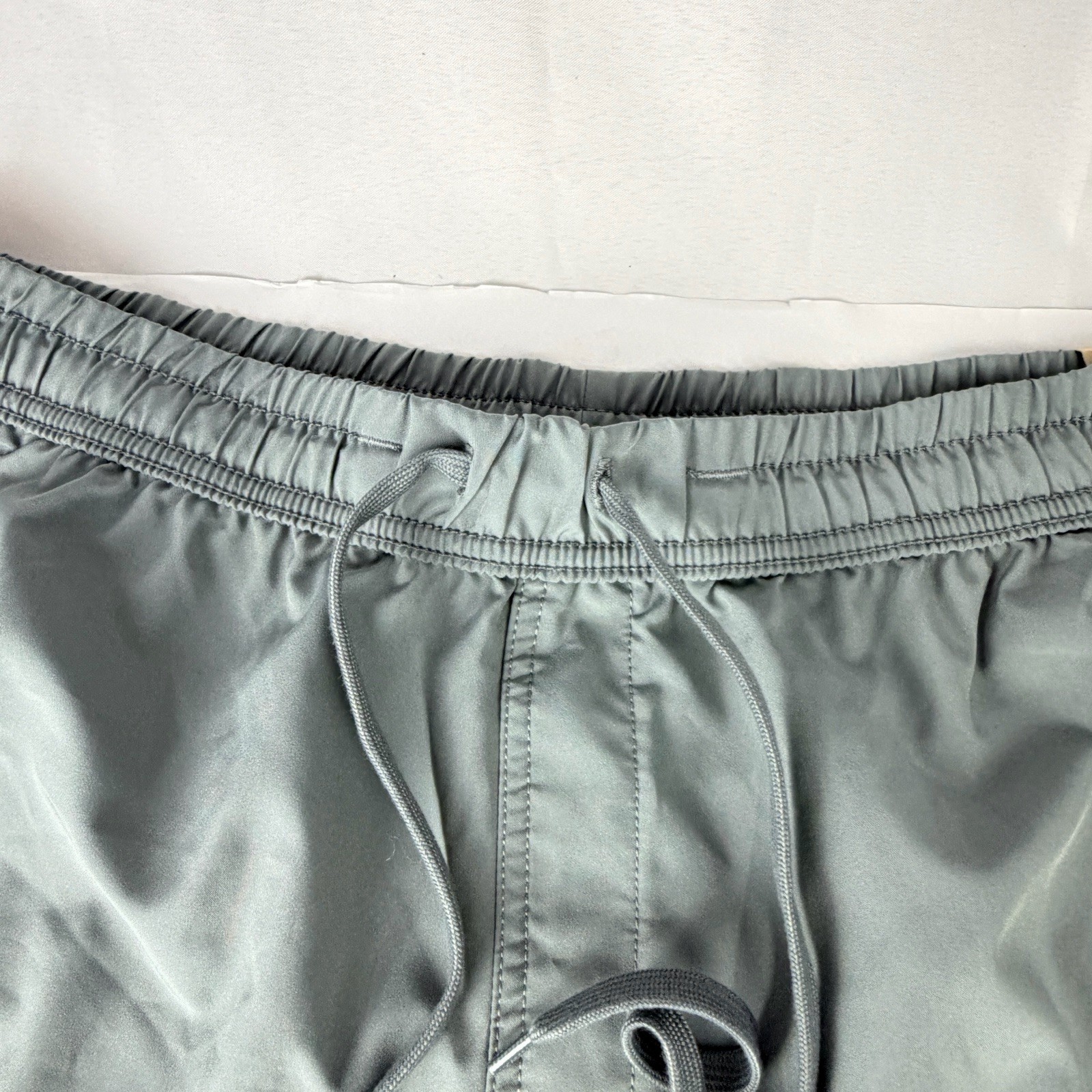 Nike Form Dri-Fit Unlined Versatile Shorts 5″ Men’s Size L Grey FN4347-084 NWT