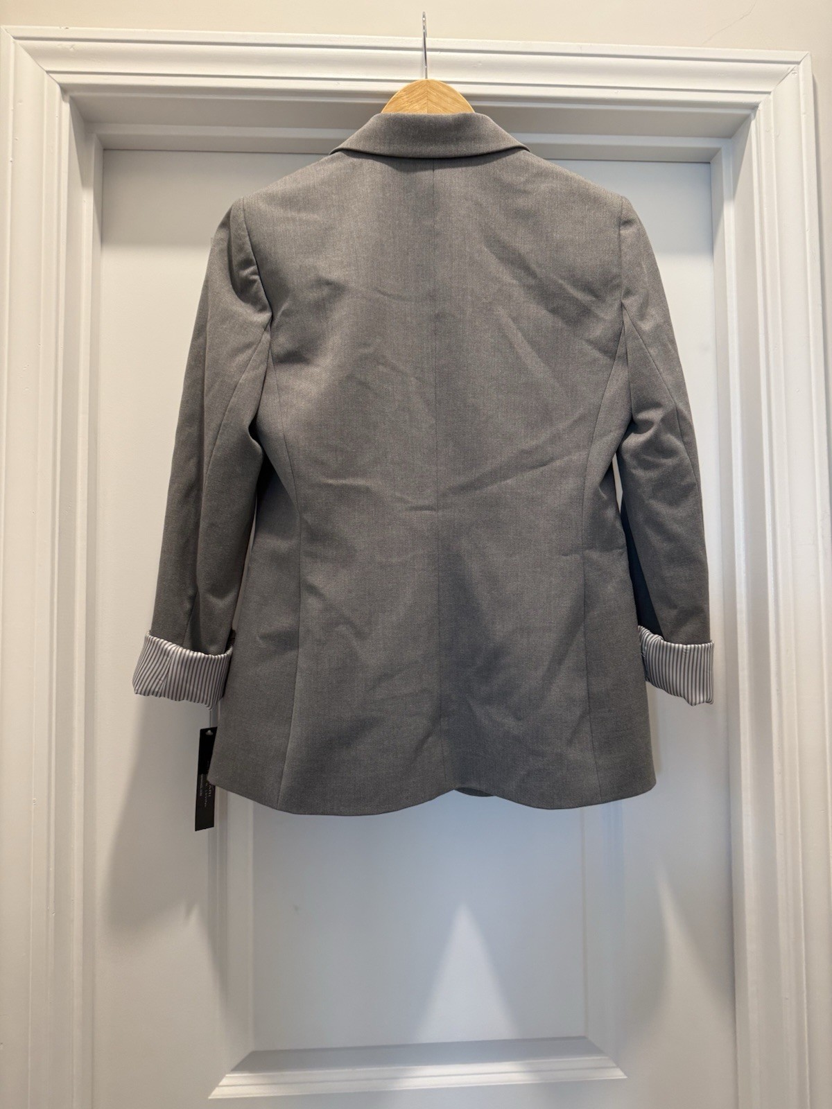 Tahari Arthur S. Levine Women’s Gray Striped Lined Blazer Jacket Size 4 Button