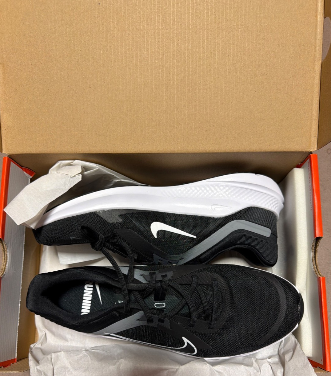 Nike Quest 5 Mens Shoes Size 10 Black White DD0204-001 Walking Comfort