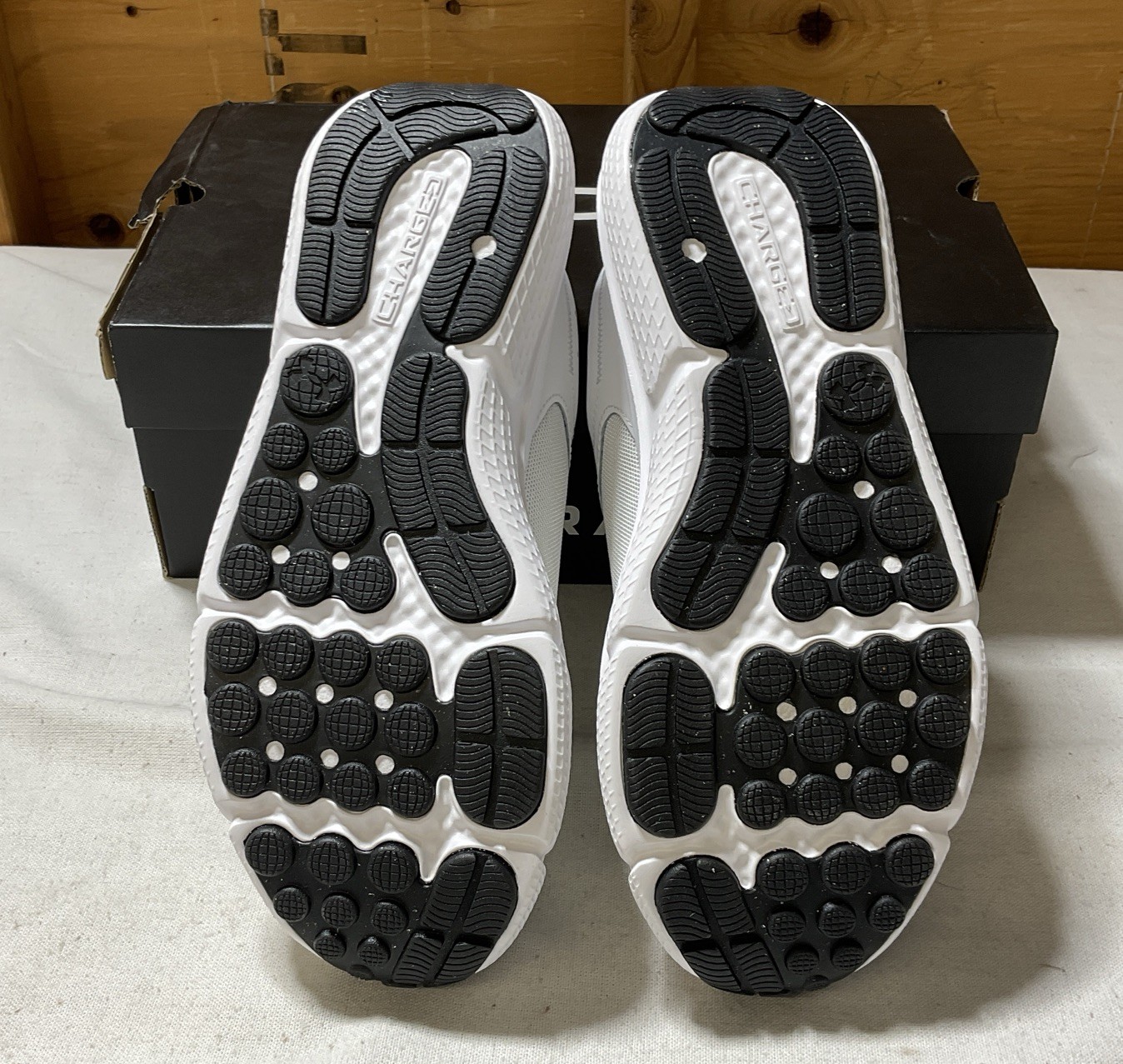 Under Armour Men’s UA Charged Assert 10 3026175-104 Shoes White/Black US 9.5M H5