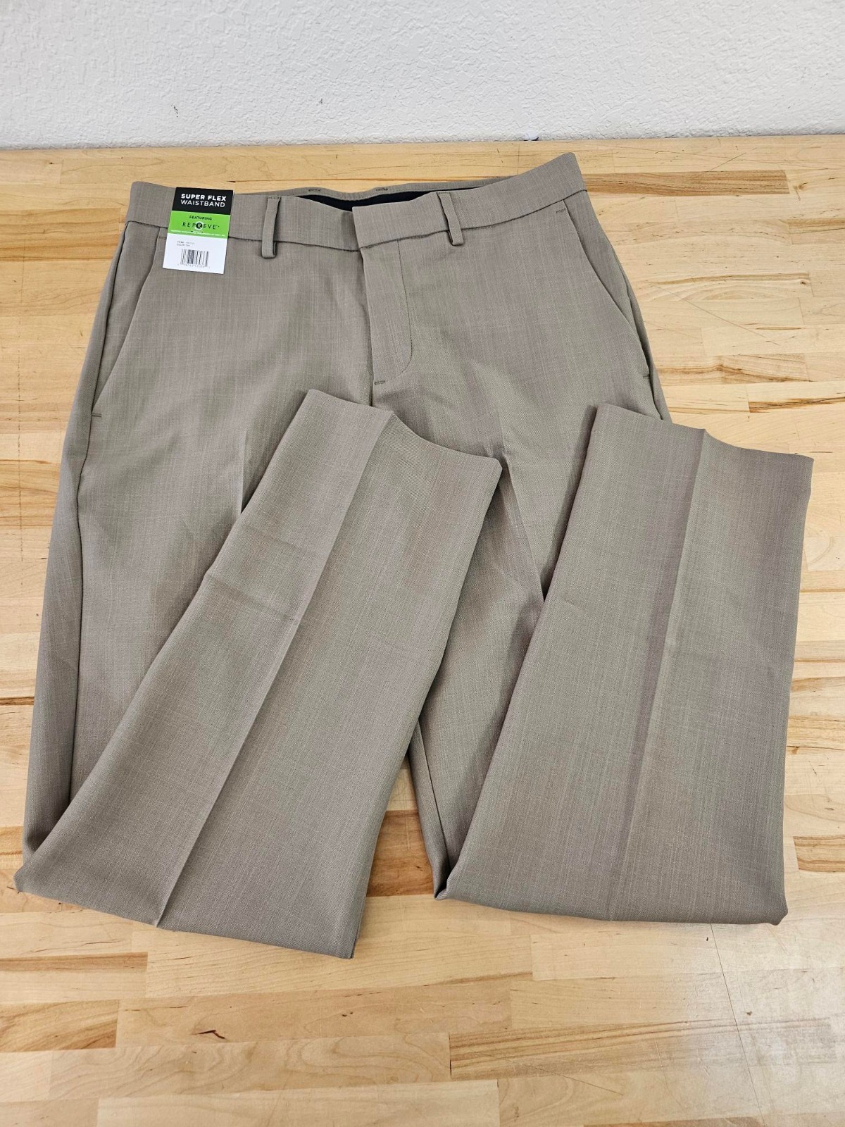 30×29 – TAN – Haggar Men’s Super Flex Comfort Waist Straight Fit Dress Pants