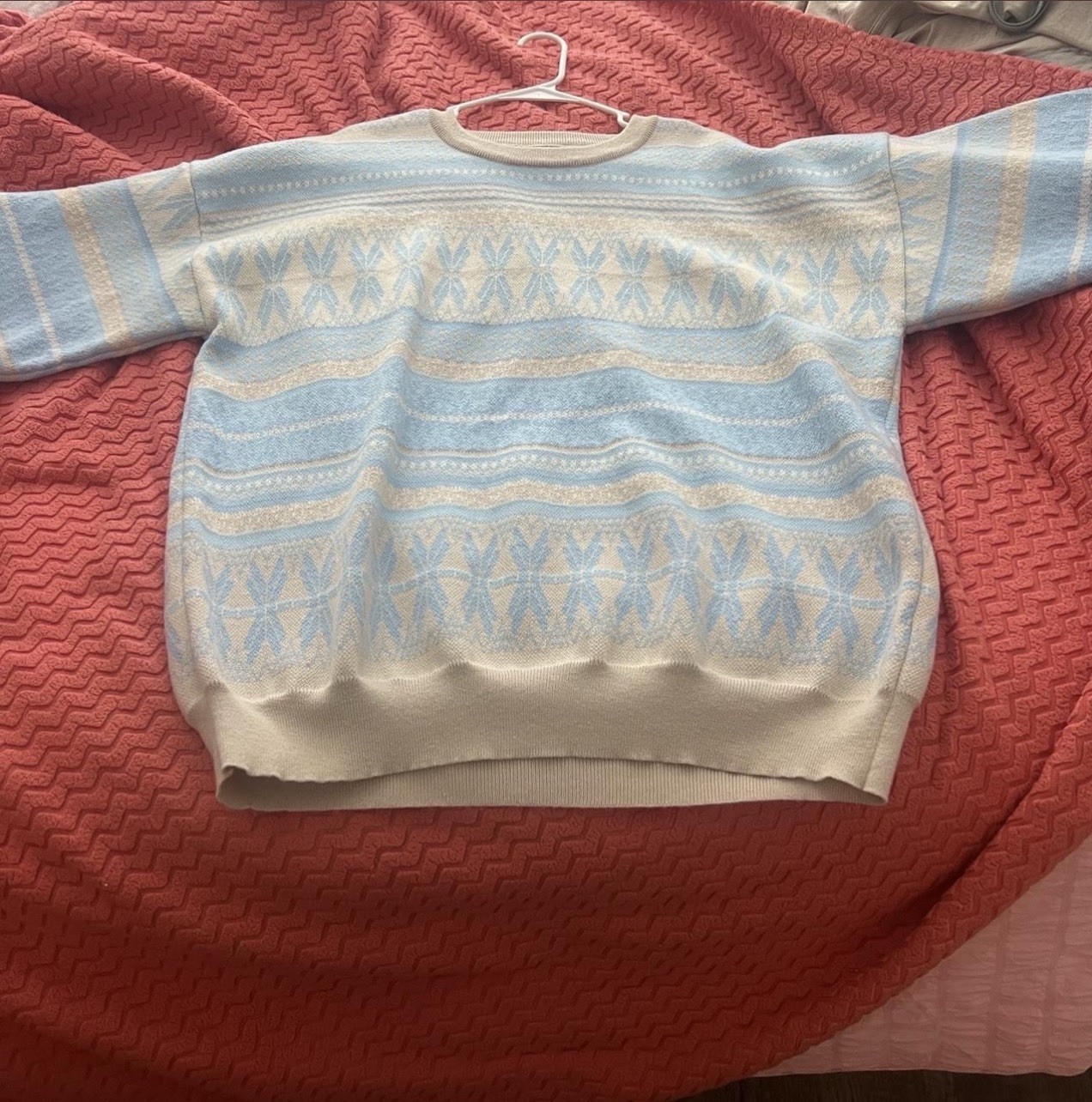 SUNKISSED coconut women’s M/L Blue Beige Crewneck Pullover Sweater retails at$75