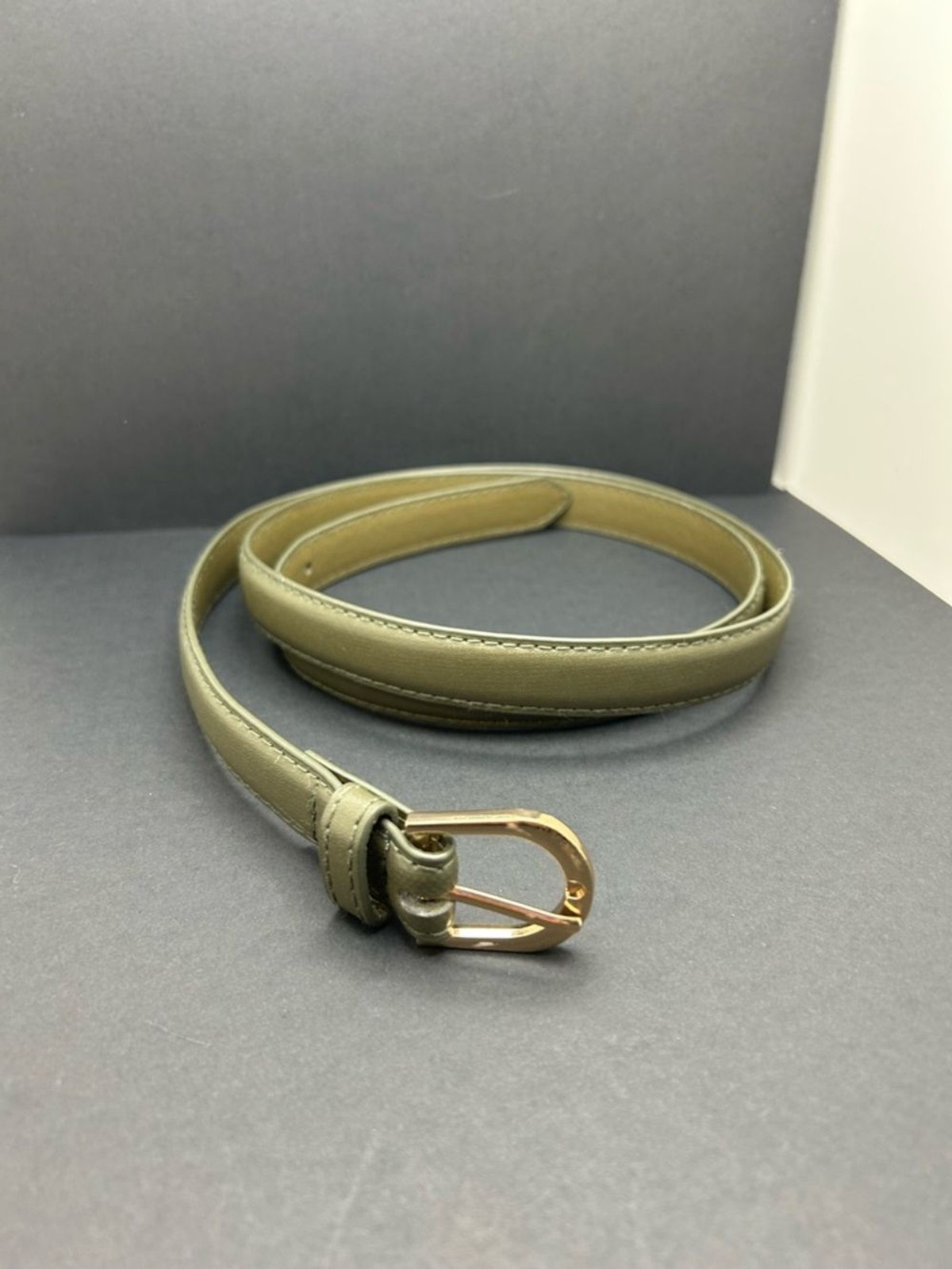 Source Unknown Grayish/Green Slim Leather Belt with Gold Buckle