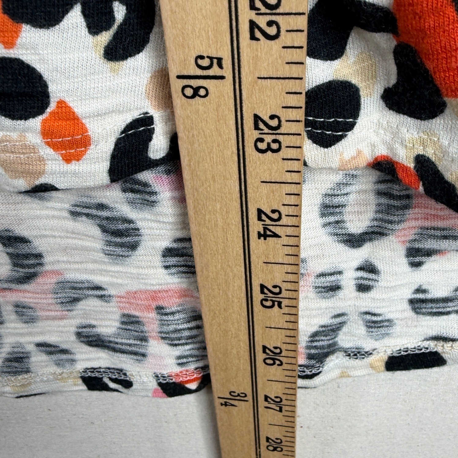 Chico’s Cheetah Print 3/4 Sleeve Vneck Top size Medium White/Black/Multicolor
