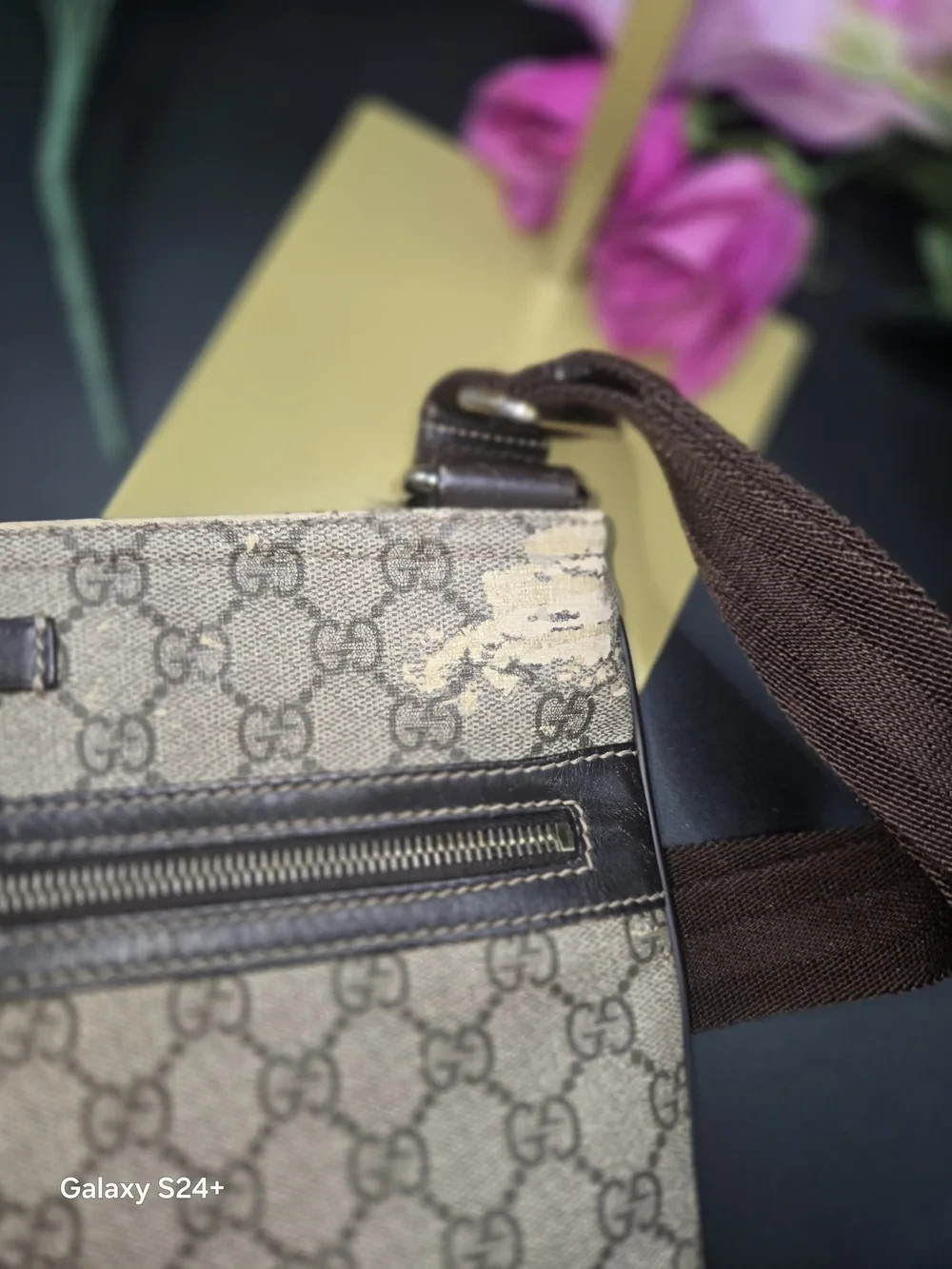Authentic Gucci GG Supreme Monogram Canvas Crossbody Messenger Bag