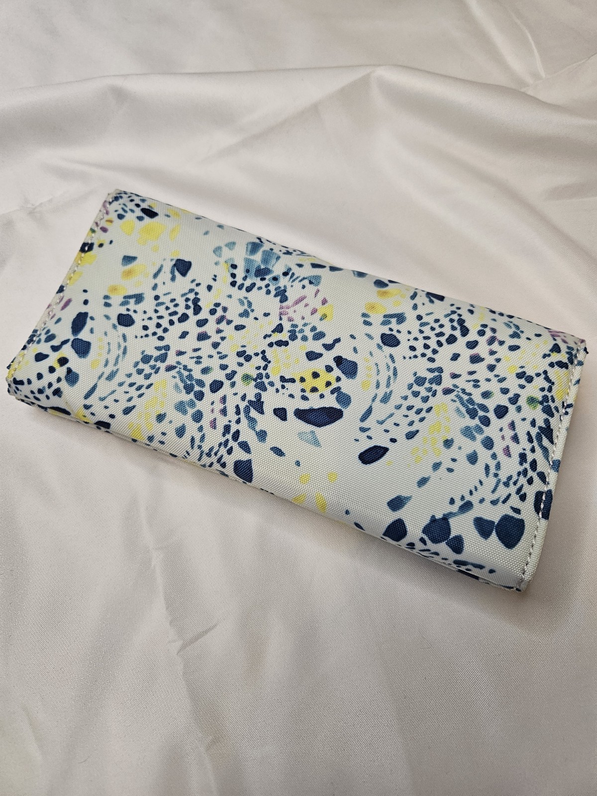 Kipling Women’s Checkbook Wallet Abstract Print White Blue Yellow Folding